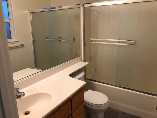 Building Photo - 13337 Skyline Blvd