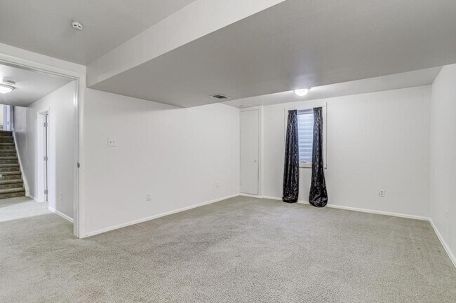 Building Photo - 2860 S Golden Way