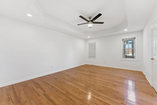 Building Photo - 804 Steeplechase Way