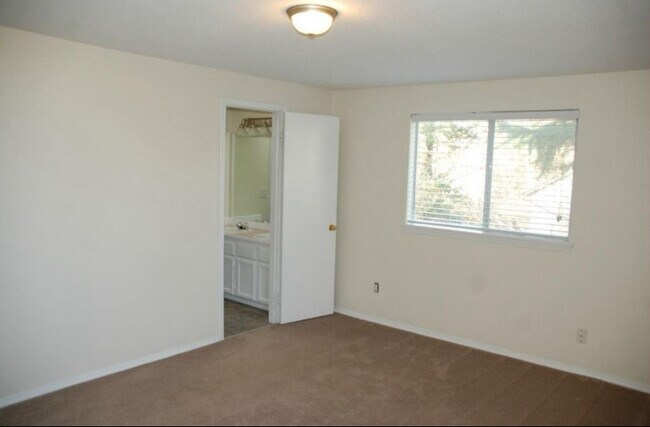 Building Photo - 2533 193rd Pl SW