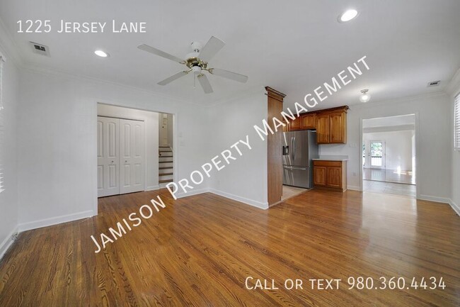 Building Photo - 1225 Jersey Ln
