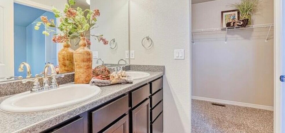 Building Photo - 6793 Galpin Dr