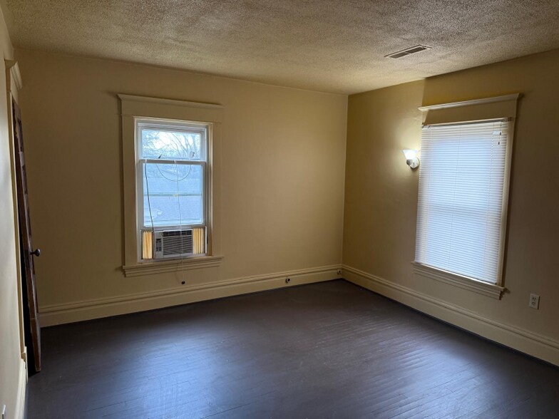 Building Photo - 107 N Oakland Ave