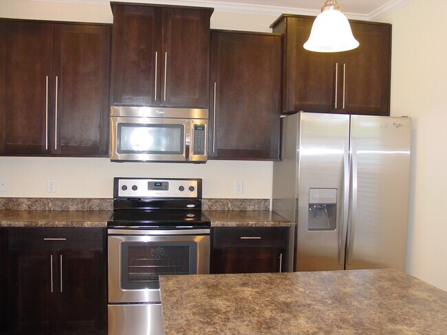 Building Photo - 104 Ventura Pl