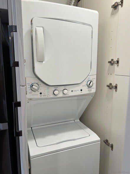 Building Photo - 2529 State St