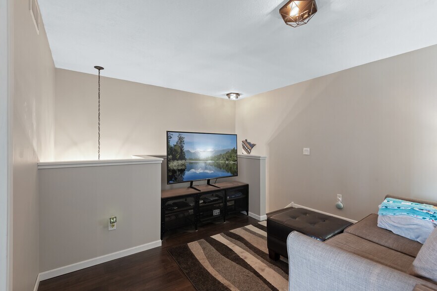 Building Photo - 13055 Europa Trail Way N