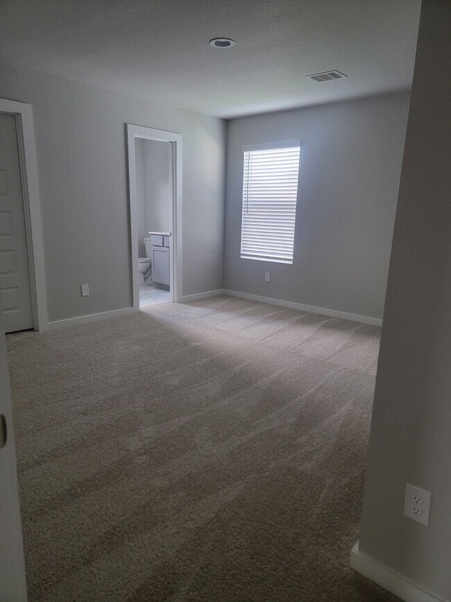 Building Photo - 2615 Village Side Trl