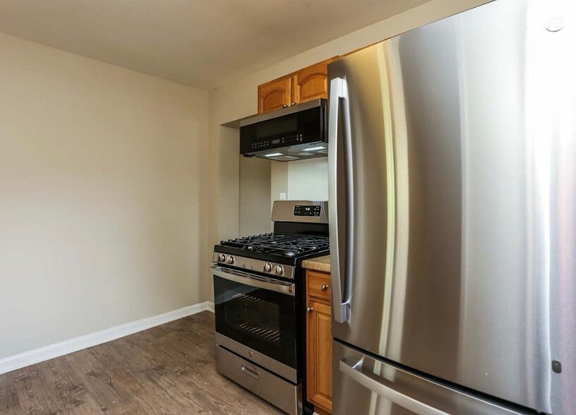 Building Photo - 2121 Cherry Ln