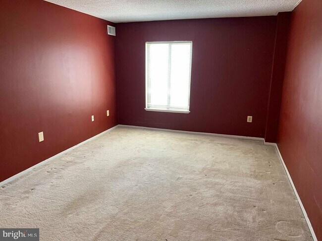 Building Photo - 4500 S Four Mile Run Dr