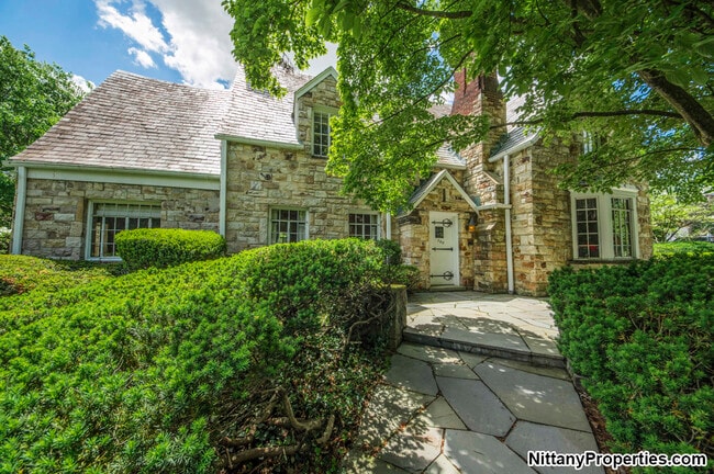 Building Photo - 100 N Patterson St