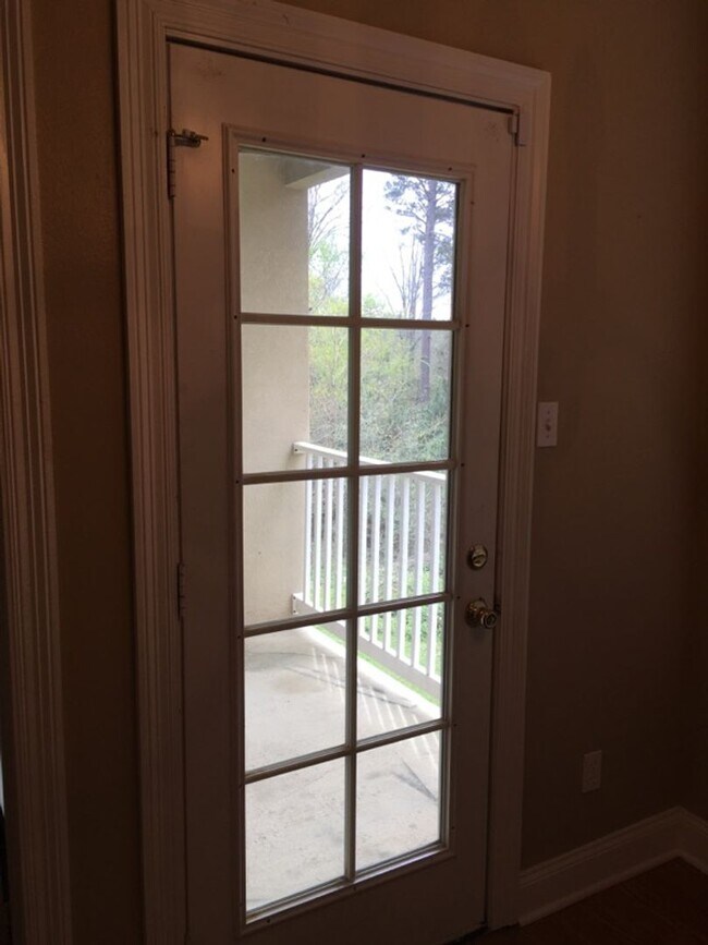 Building Photo - 3 Bed 2 Bath