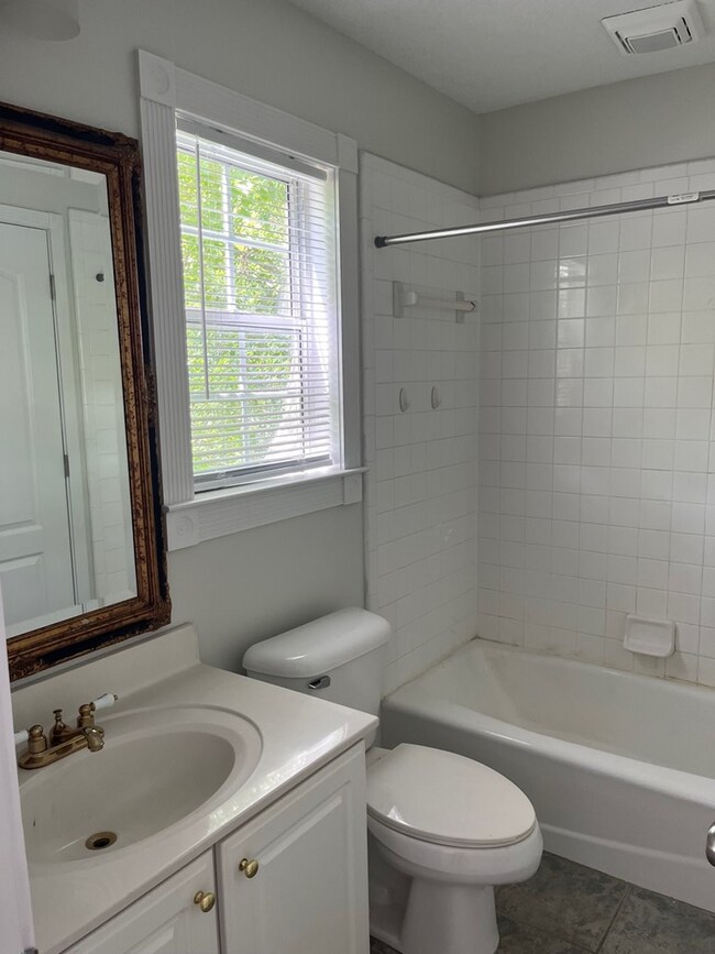 Building Photo - 137 Cove Landing Dr