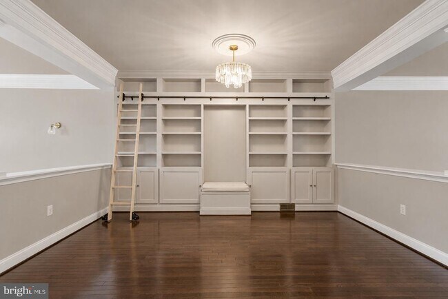 Building Photo - 703 Skippers Ln