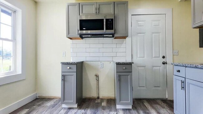 Building Photo - 2913 SW 13th St