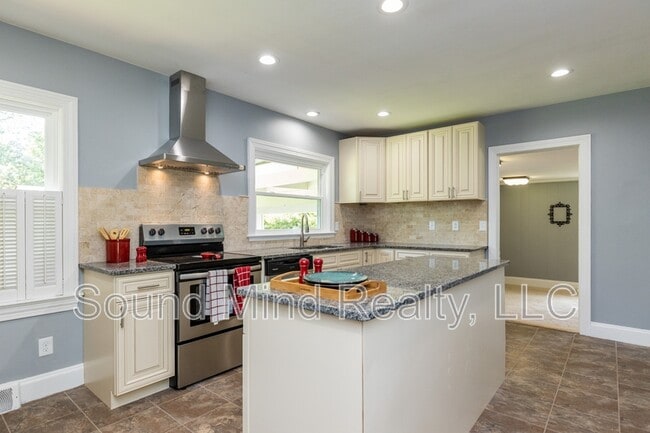 Building Photo - 3504 Hawthorne Rd