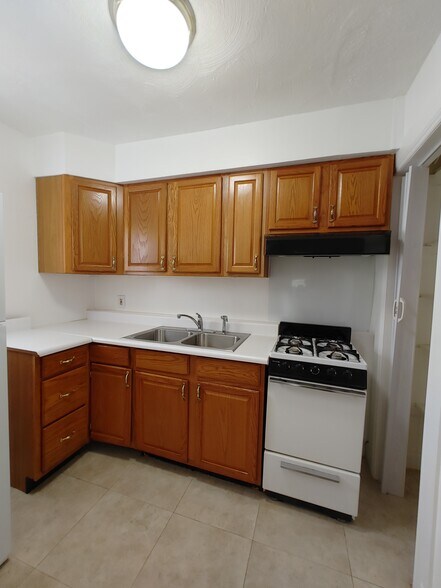 Building Photo - 3837 Beach Ave