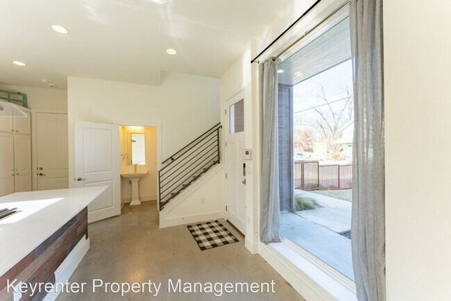 Building Photo - 3 br, 2.5 bath House - 3403 Neal St #A