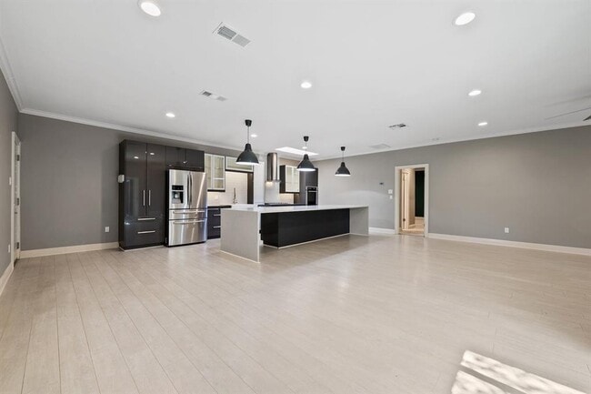 Building Photo - 5703 Eagle Cliff