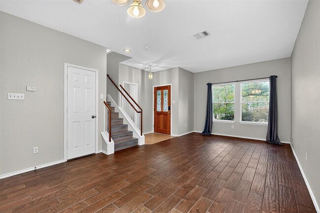 Building Photo - 319 Bandstand Ln