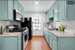 Building Photo - 7301 Quicksilver Cir