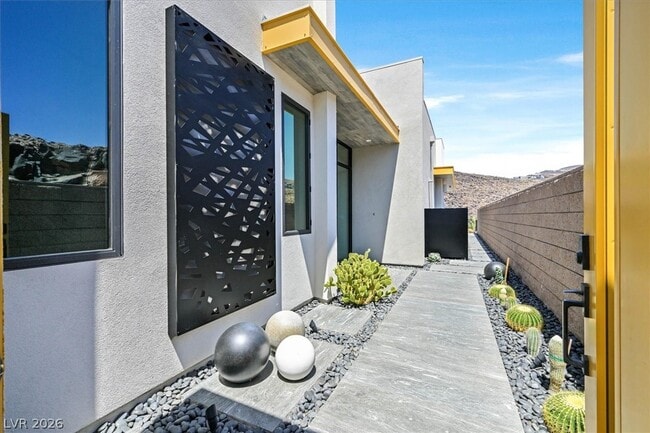 Building Photo - 692 Scenic Cliff Dr