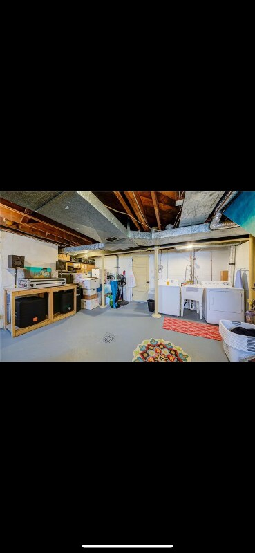 Building Photo - 10 Penn Dr