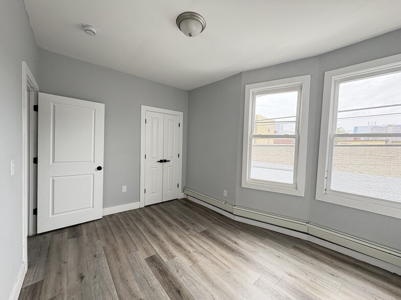465 Ferry St 2 - 458 Ferry St