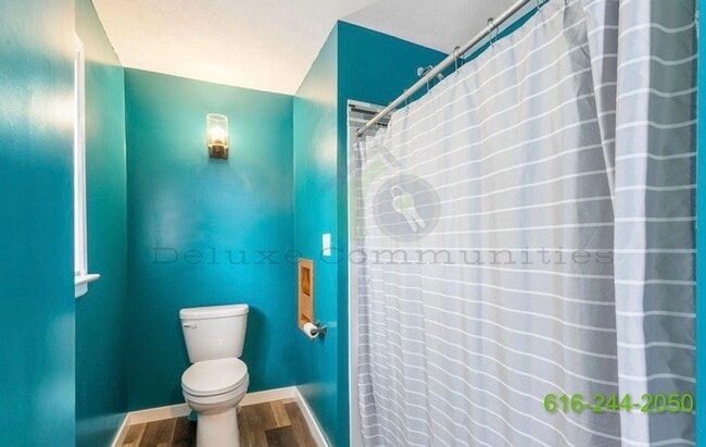 Building Photo - Zeeland Gem! Gorgeous 2 Bed/2 Bath Single-...