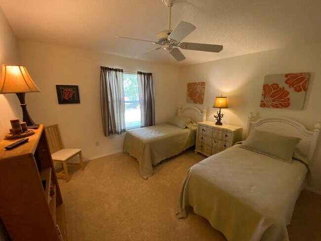 Building Photo - Warm and Inviting ANNUAL or SEASONAL 2 + 2...