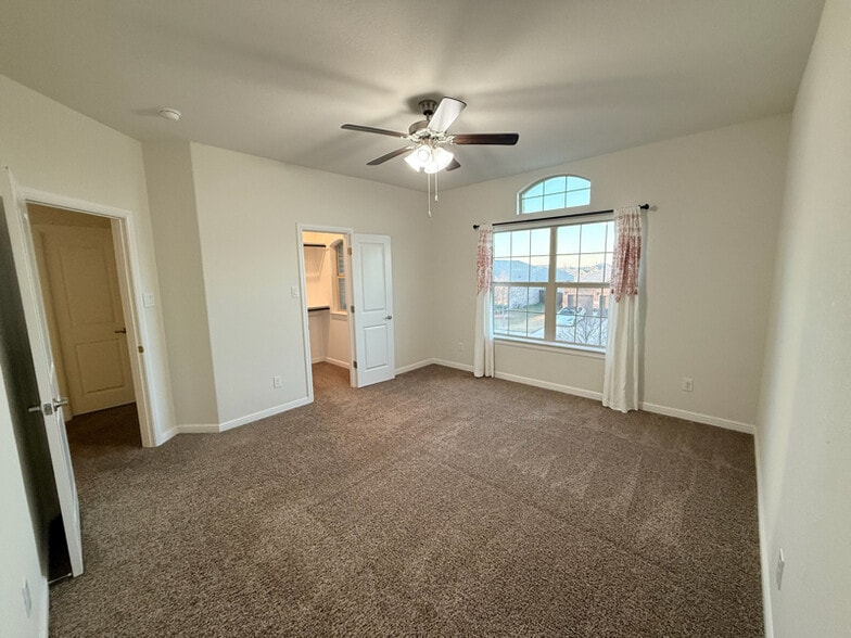 Building Photo - 565 Lindisfarne Ln