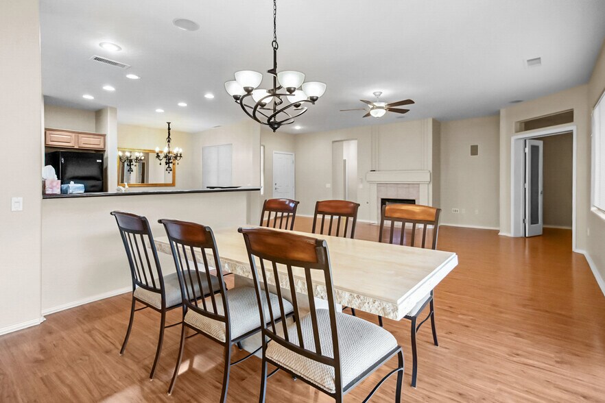 Building Photo - 17547 W Calistoga Dr