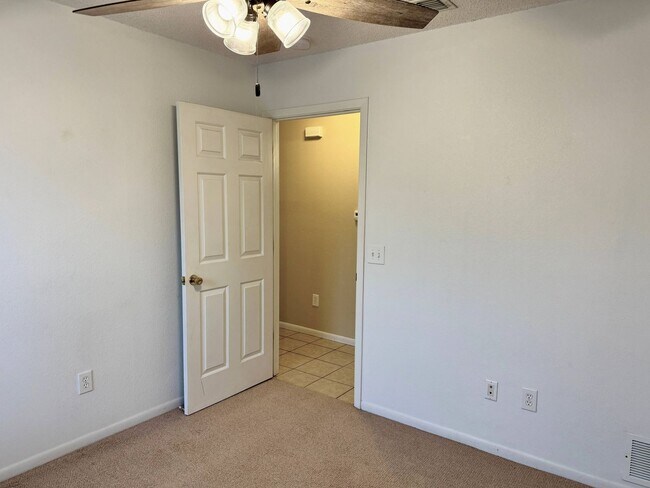 Building Photo - 5426 Ricci St