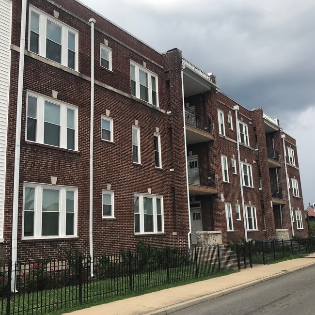 Building Photo - 606 N Roan St