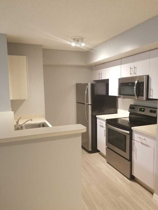 Building Photo - Bldg 8- Uni 206- Spacious 1bed/1bath-2nd f...