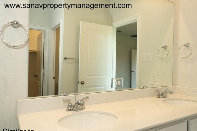 Building Photo - Beautiful 3 Bed Home with community pool access in great community