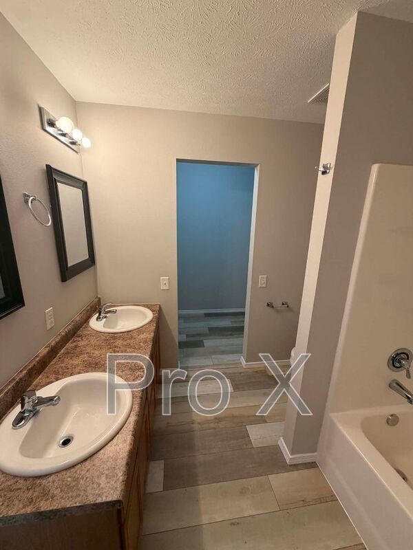 Building Photo - 4506 E Chipmunk Ln