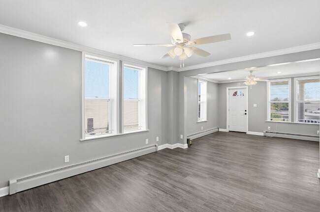 Building Photo - Beautiful Duplex with Charm