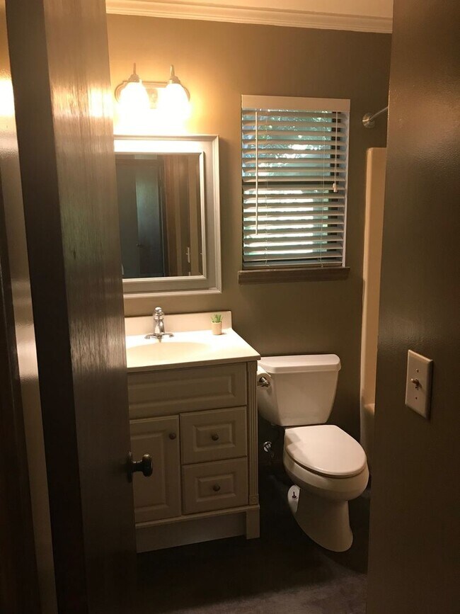 Building Photo - 390 Powderhorn Rd