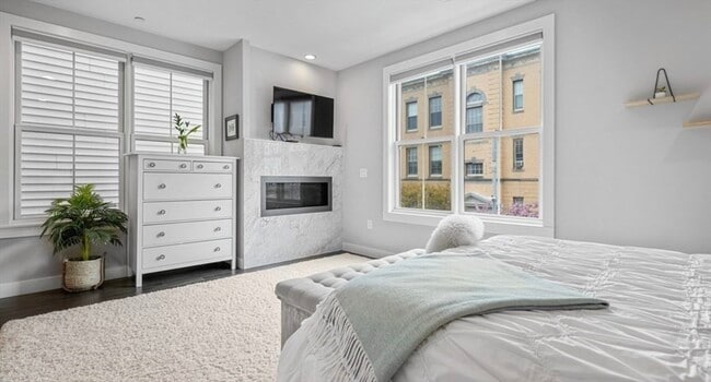 Building Photo - 309 E St