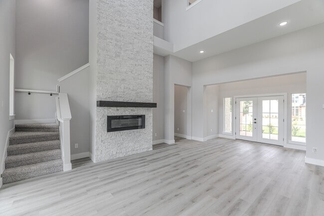 Building Photo - 624 Edgewood Dr