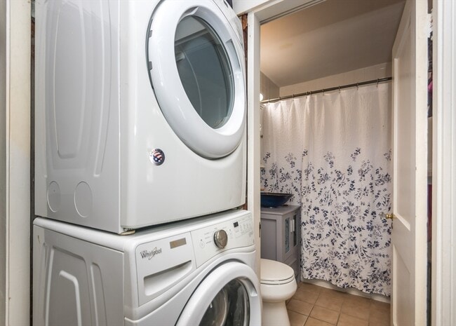 Building Photo - 1093 Main St