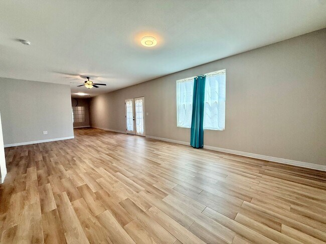 Building Photo - 516 Vivian Lee Ln