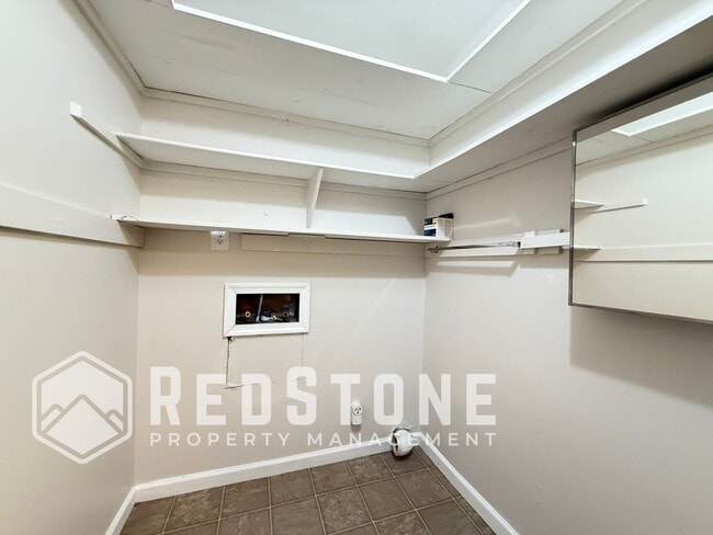 Building Photo - 136 Westview Dr