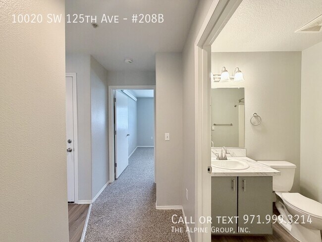 Building Photo - 10020 SW 125th Ave