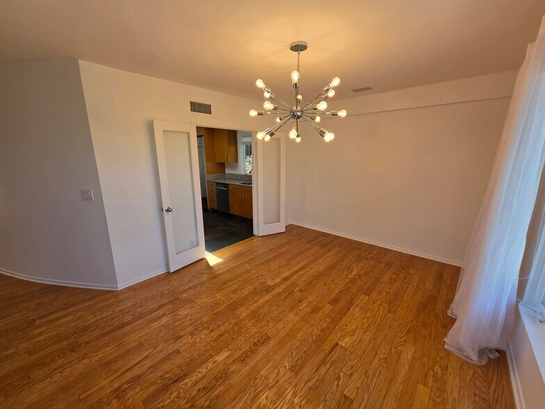 Building Photo - 310 S Thurston Ave