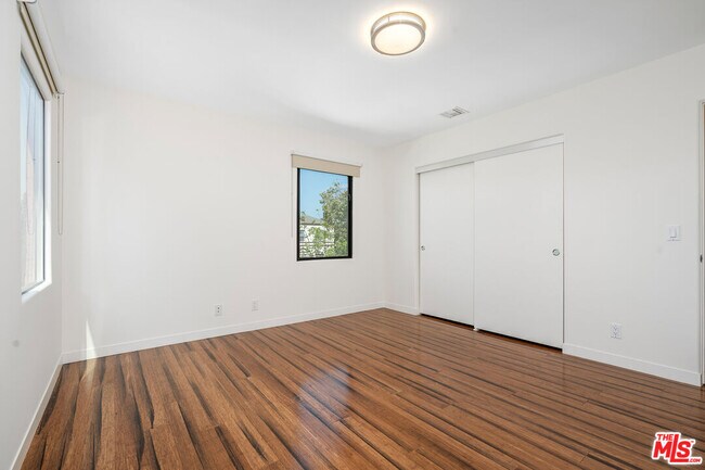 Building Photo - 122 N Harper Ave