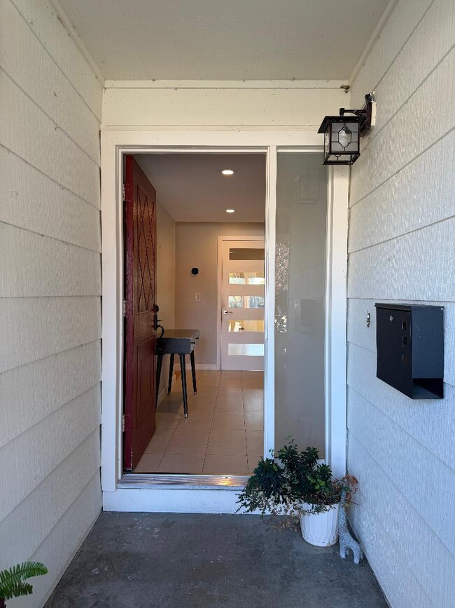 Building Photo - 3415 Isherwood Pl