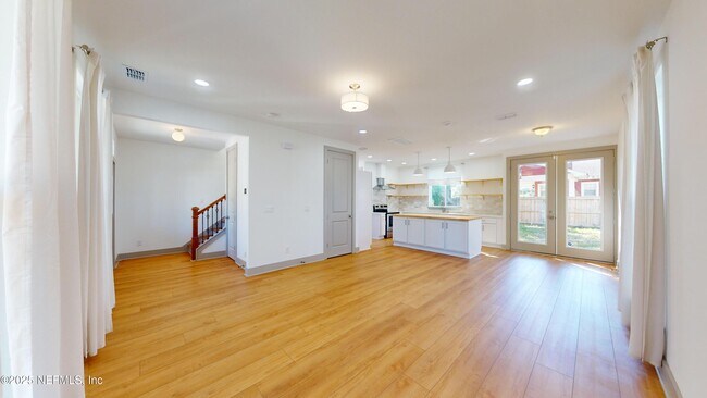 Building Photo - 966 Ingleside Ave
