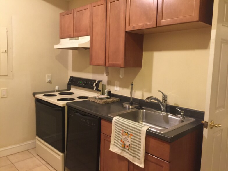 Building Photo - 10000 Summerwood Ln