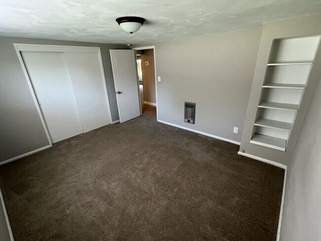 Building Photo - 1314 Red Apple Rd